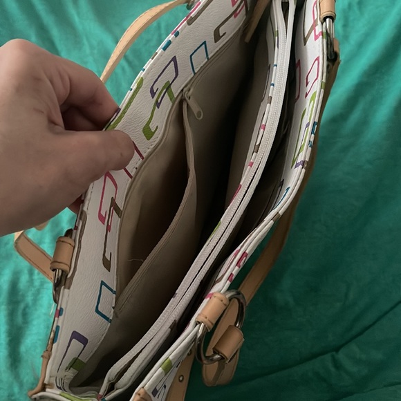 New GUESS purse. Roomy yet slim. - Picture 4 of 5